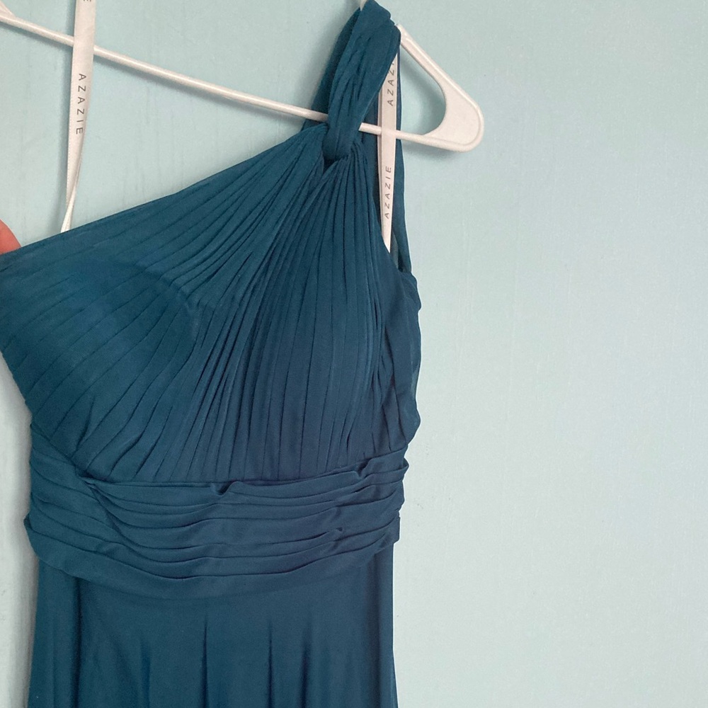 Women’s bridesmaid Azazie Charlize dress Size A8 no alterations Ink Blue